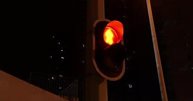 4K红绿灯交通信号灯城市夜晚红绿灯视频的预览图